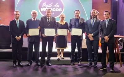 Médicos são homenageados com a comenda “Oscar Lamagnére Leal Galvão” no Baile do Médico em São Luís
